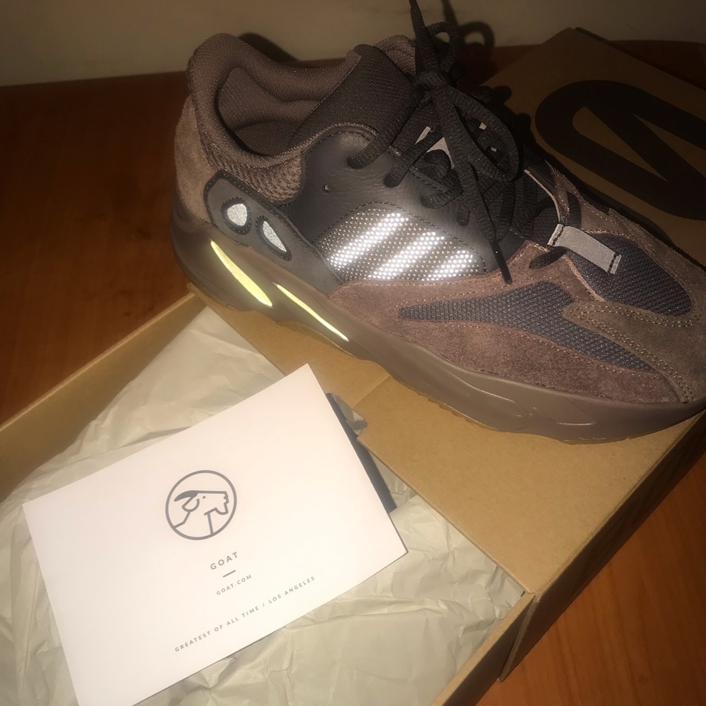 YEEZY 700 MAUVE